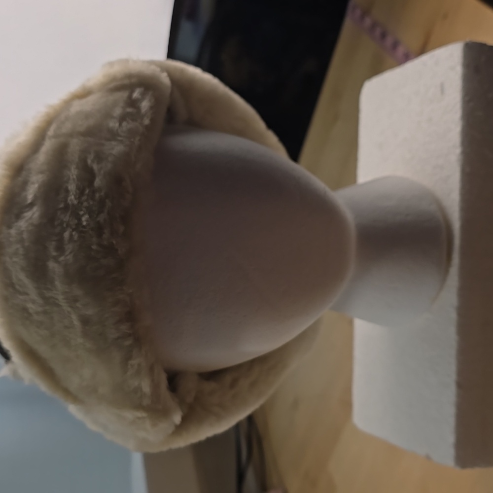 UGGS AUSTRALIA LEATHER TRAPPER HAT